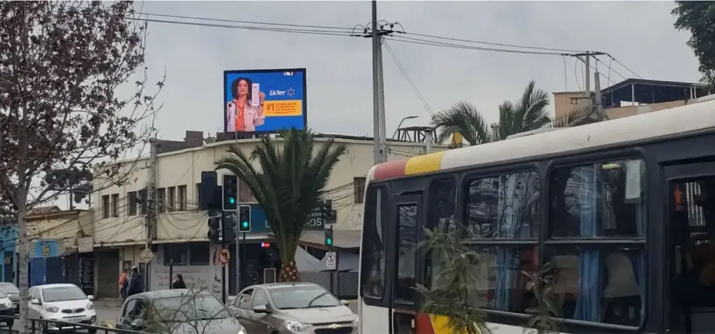 Quillota | Avenida Condell esquina Prat  , frente a Lider - Quillota | Pantallas Digitales