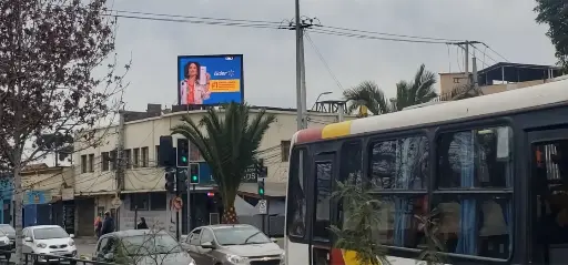 Quillota | Avenida Condell esquina Prat  , frente a Lider - Quillota | Pantallas Digitales