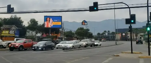 Quillota | Avenida Condell esquina Freire , frente a Mall - Quillota | Pantallas Digitales